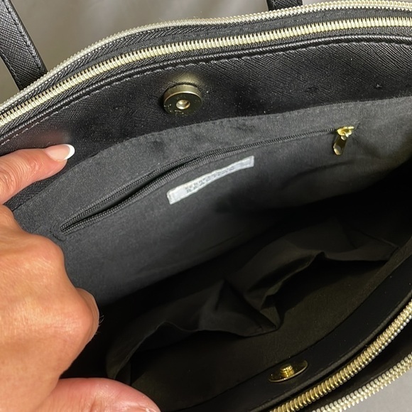 KENNETH Cole Reaction KN1659 Arbol Dome Satchel (BLACK) - Picture 4 of 8